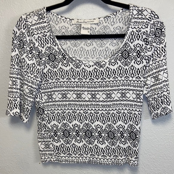 American Rag Tops - American Rag Cie Size Small Black & White Patterned Cropped Top: 4790